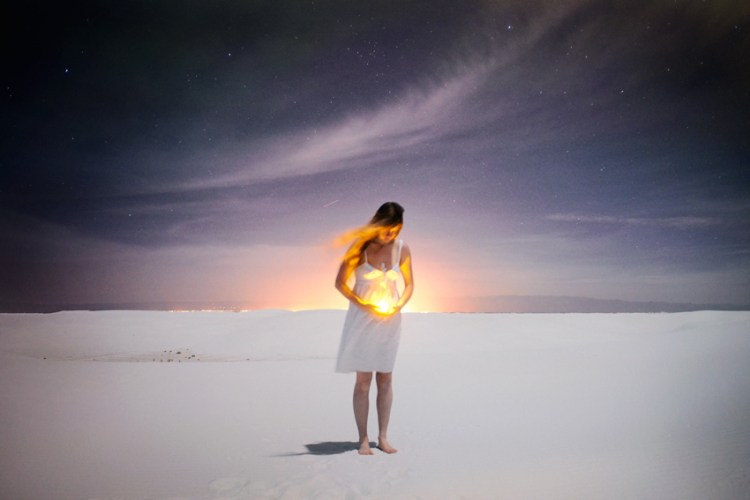 sacred-feminine-in-the-night-desert